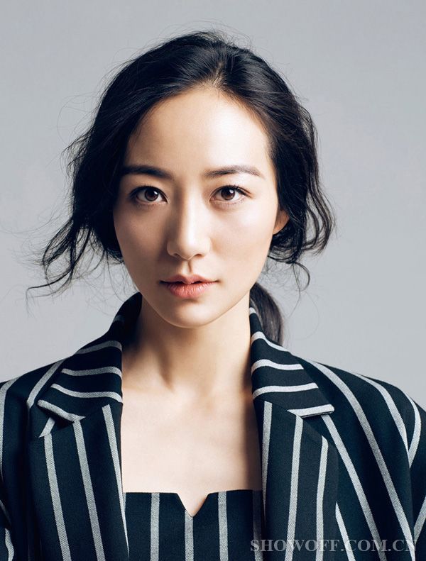 韩雪着秋冬新款服饰拍时尚大片 显女神风采_手