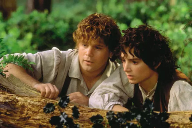 如果《魔戒》用章回体来写:东行炼魔记