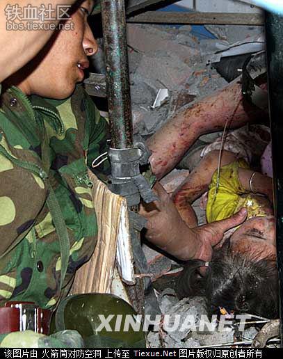 国人震撼!512汶川地震时期解放军的一组真实照片