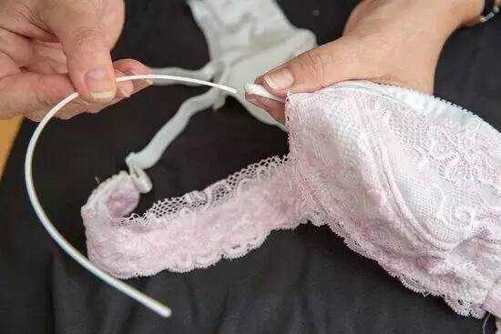 女人们,赶紧扔掉这10件<em>胸罩</em>,再穿就变平胸了!_