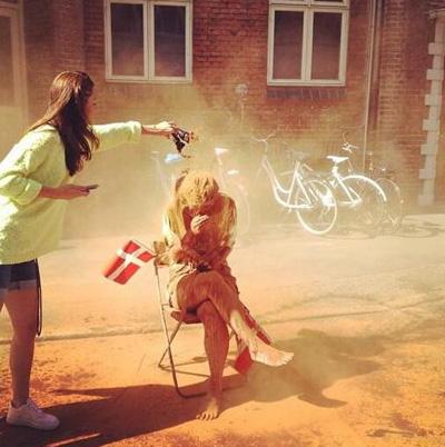 丹麦残忍习俗:25岁仍是单身狗 接受肉桂粉非人