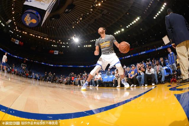 新赛季NBA揭幕战用上VR转播技术了,伸手说不