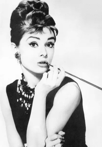 三月八日<em>丨女人</em>活出态度 优雅与香烟