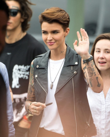 女模Ruby Rose，機車背心加刺青，男女都受不了！ -愛財經網