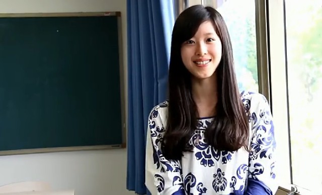 2015年7月,奶茶妹妹章泽天从清华大学毕业.