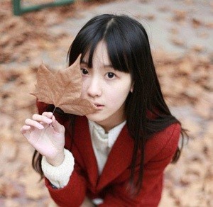 陈都灵晒毕业照被吐槽 憔悴又脸瘫掀起刘海后