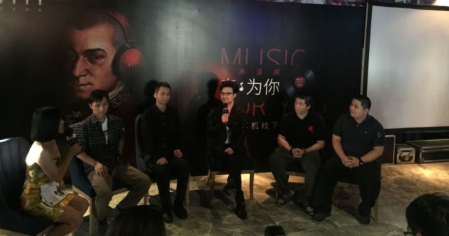 别急着吐槽,先问「汪峰耳机」5个问题