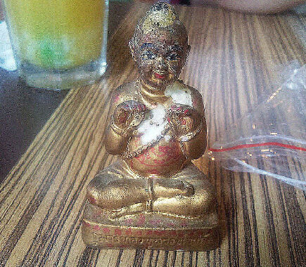 泰国流行新趋势:收养鬼娃娃