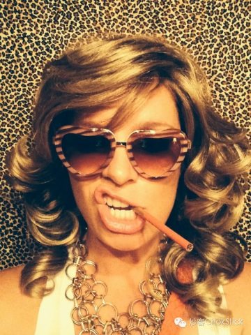 丝袜控、艳舞舞者和变装皇后都是深夜艺术家_