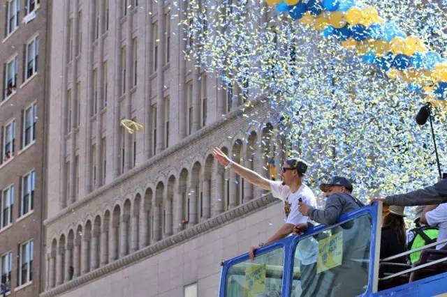 【NBA】勇士花式庆祝总冠军:奥克兰的城里人