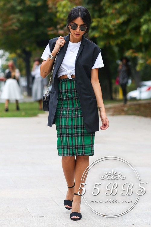 没有<em>马甲线</em>无妨 时装精有件马甲就能<em>凹</em>造型了