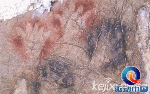 印万年前洞穴发现外星人和UFO壁画 史前壁画