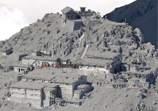 日本火山爆发酿 31 死