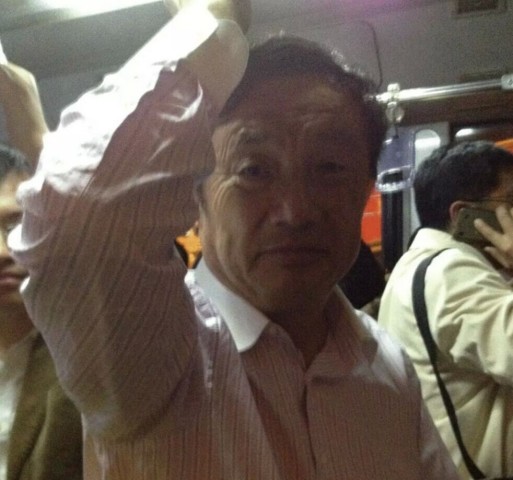 72岁任正非深夜机场排队等出租,华为不败的秘