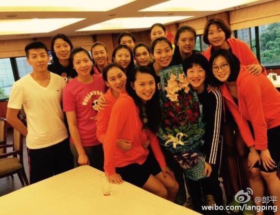 <em>中国女排名将</em>沈静思北仑庆生 郎平微博送祝福