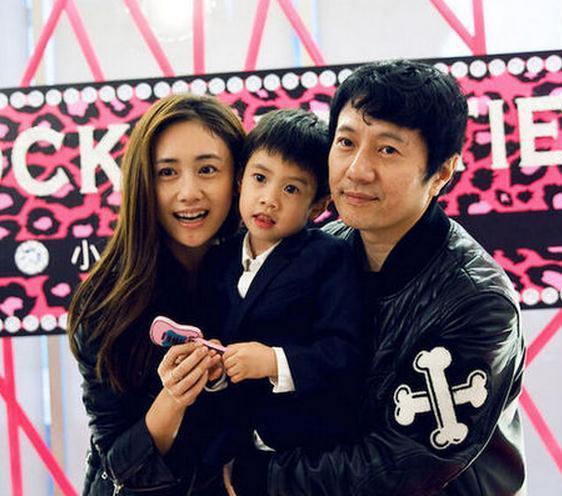 韩寒骂郑钧:做了婊子还立牌坊,妻子曾因阿娇遭