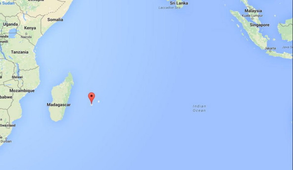 法属留尼汪岛惊现波音777残骸，不排除属于马航失事客机MH370-果壳网-科技资讯