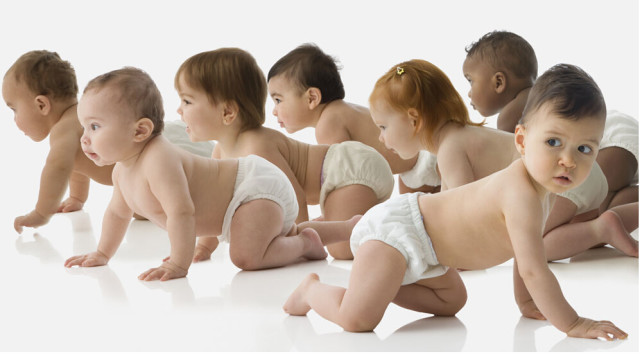 孩子几个月开始走路 d6e446e73ea9d9fc86e34e27f4c11707_640_354.jpg