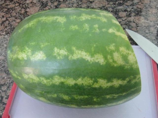 西瓜怎么切才漂亮 f6302a8a0901ad808c5ab9f19eb6af4f_800_600.jpg