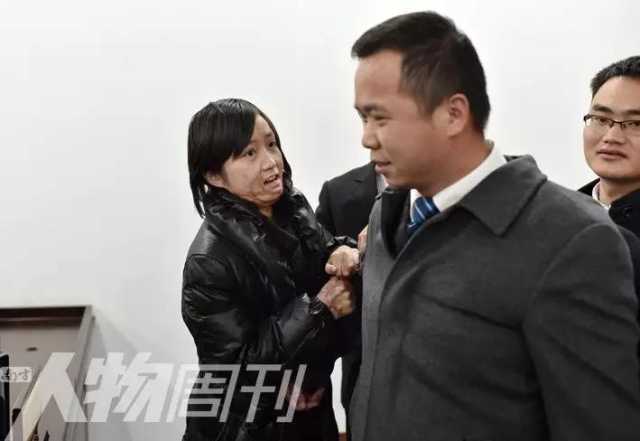 走出阴霾--毁容少女周岩-南方人物周刊