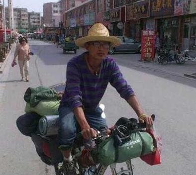 大学生欲骑单车游遍全国 第460天到深圳被偷车