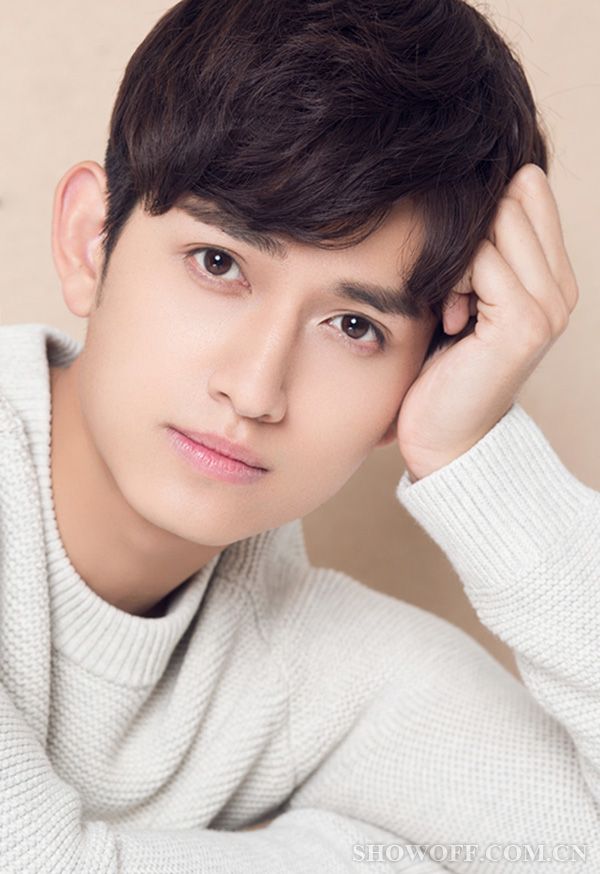 马可白毛衣全新写真 简约素雅干净清新