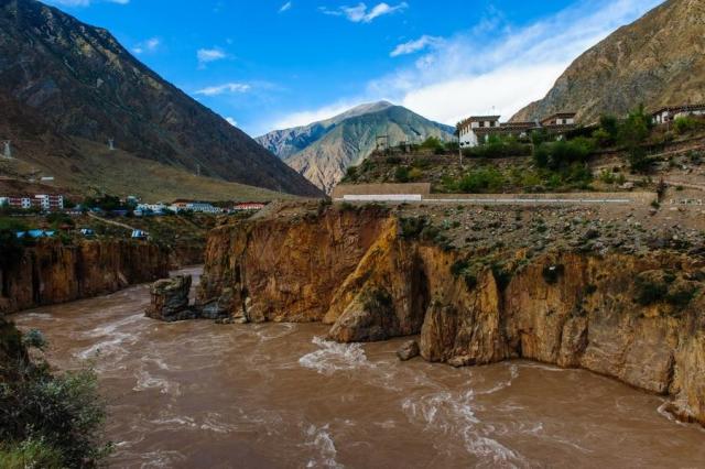 驴友拍摄的真实川藏公路风景，美哭!