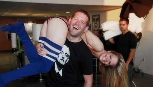 <em>妹子</em>,你到底是穿没穿底裤?