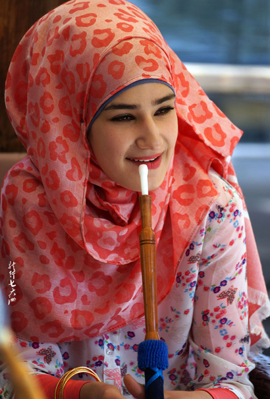 妩媚的中东 吸水烟的黎巴嫩女人