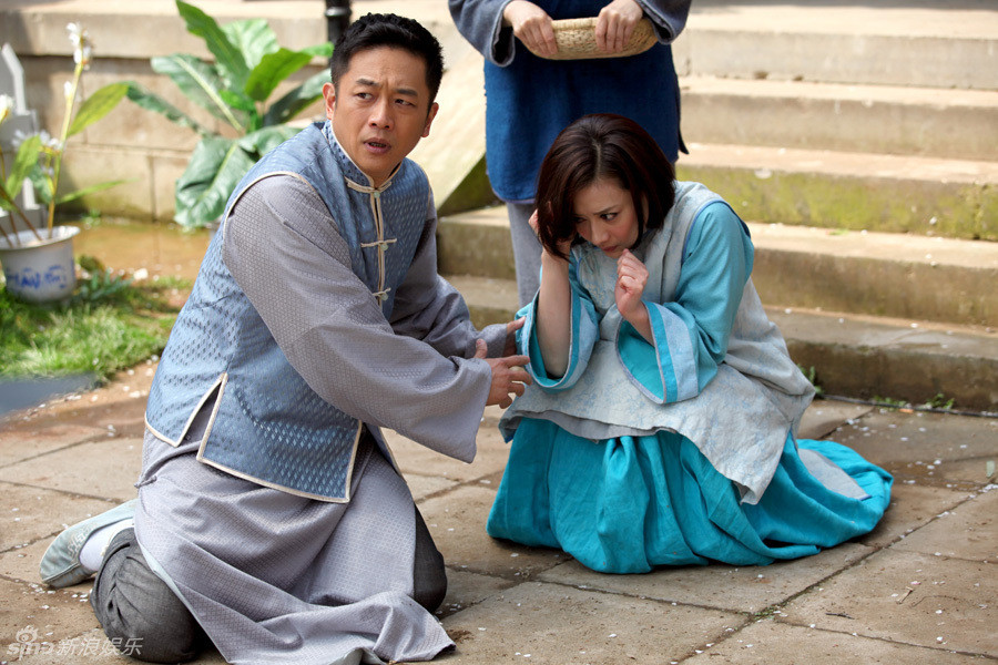 陈昭荣跪护心爱人