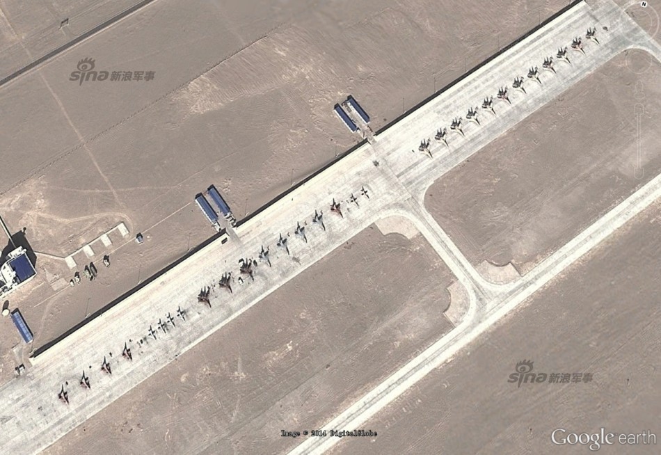 自动播放 下载原图 中国空军驻西北鼎新机场是一个大型训练基地