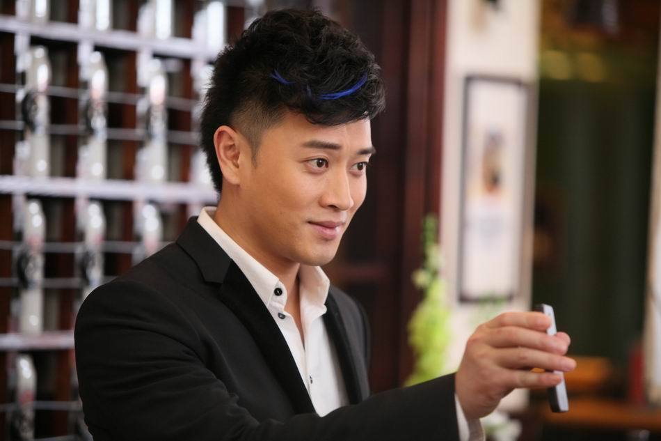 拉风旗下实力小生蒋毅,胡杏儿,黄少祺等领衔主演该剧,在剧中蒋毅数套