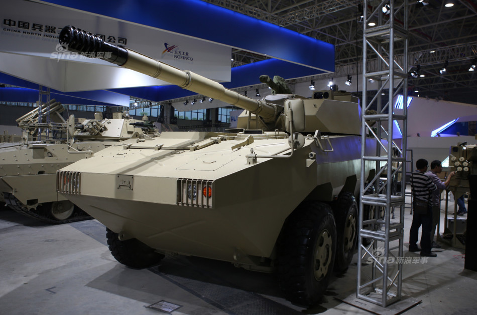 国产st1型8x8轮式突击炮沙漠涂装登场