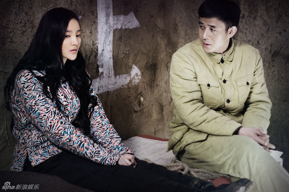 由江传荣导演执导,贾一平,刘雨欣主演的《北上海1950》正在苏北热拍