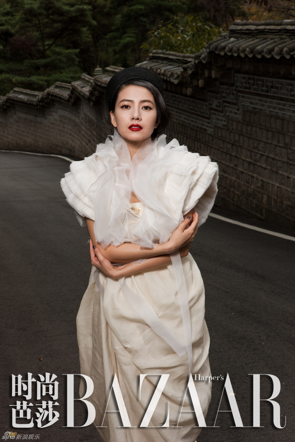 高圆圆韩国拍摄芭莎写真工作花絮