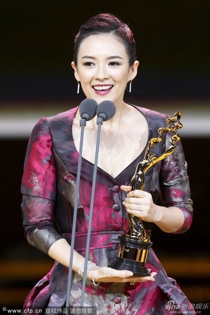 图为章子怡凭《一代宗师》获北京国际电影节最佳女主角,这是她凭此片