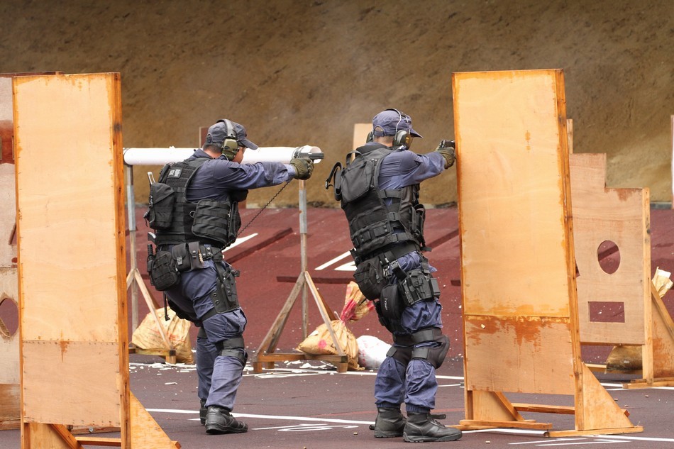深圳特警国际范儿十足绝不输美国swat反恐部队