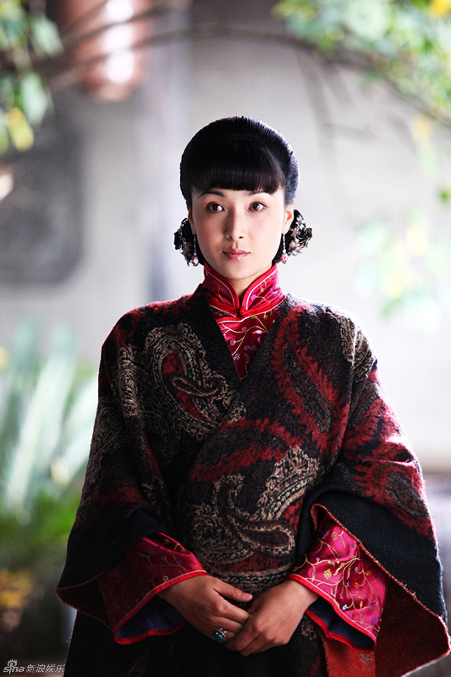 黄曼《母亲母亲》深红孕装