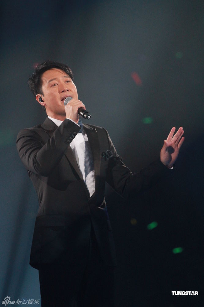 黎明香港红馆开唱陈小春任嘉宾