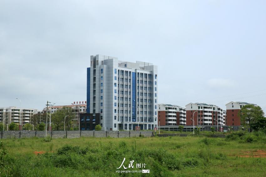 9月13日,江西九江市修水县太阳升镇新建的豪华,高大的便民服务中心