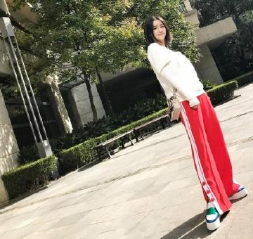 Miss晒自拍暴露身高 这鞋底最少有7厘米！