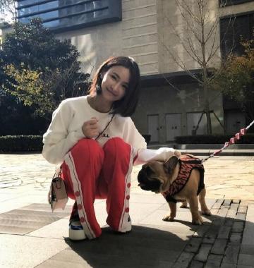 Miss晒自拍暴露身高 这鞋底最少有7厘米！