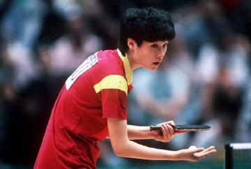 1992年巴萨罗那奥运会：瓦尔德内尔：右手；邓亚萍：右手；