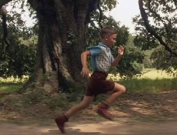 刚开始我是觉得美国这种价值观特别奇葩，毕竟我从小受到的教育是“万般皆下品唯有读书高”，武夫体育生那都是不入流的。