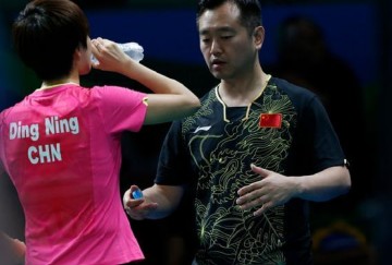 这画风让我简直睁不开眼啊，昔日男神般的两位乒乓王子竟然都月半成这样了。