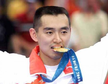 再来感受一下19岁时青葱的小孔，即便你挂着金链子，也阻挡不了我对你的迷恋。