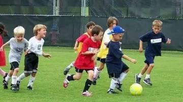 如果孩子某个体育项目特别有天分，能在省级比赛里数个名次，那家长老开心了，妈蛋，孩子上名牌大学有着落了。