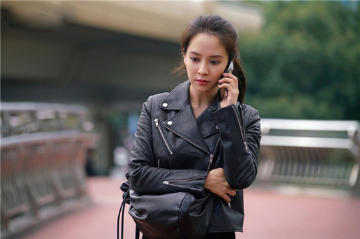 影片讲述了超级快递员和神秘女郎,共同对付国际大盗的故事.