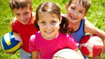 我认识一个美国的老太太，她养育了五个孩子，都上了大学，四十多岁她重新去读书，毕业后找到了一份好工作。