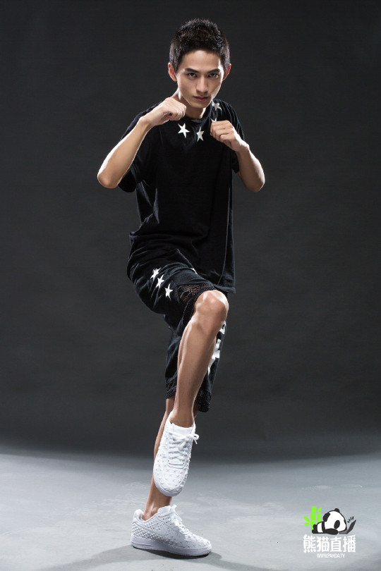 草莓重磅签约熊猫直播，WE功勋“怒怼”若风